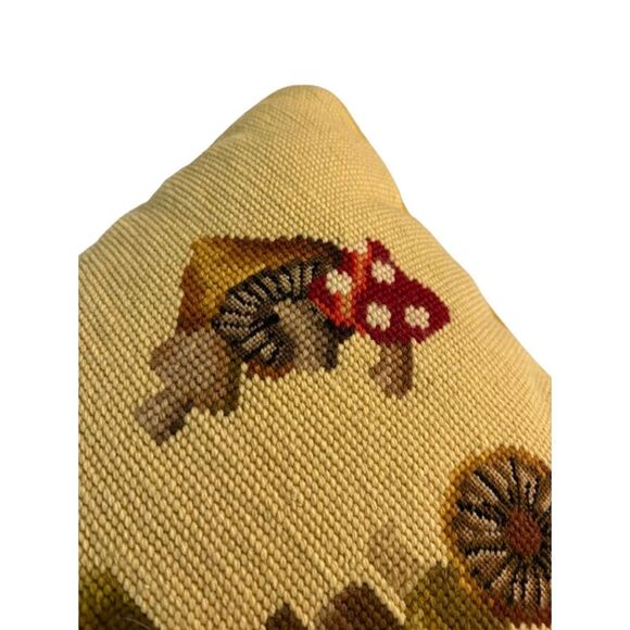 Pier 1 Needlepoint Gold Mushroom Pillow 16 X 16 Vintage - Picture 5 of 6